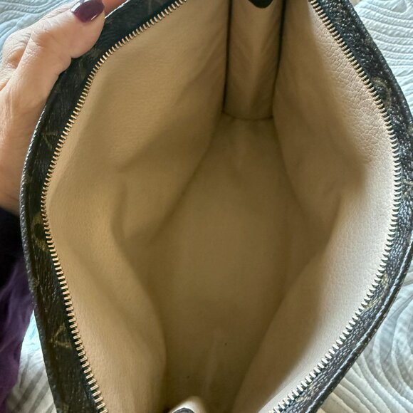 Louis Vuitton Monogram Toiletry Pouch 26 - Picture 8 of 9